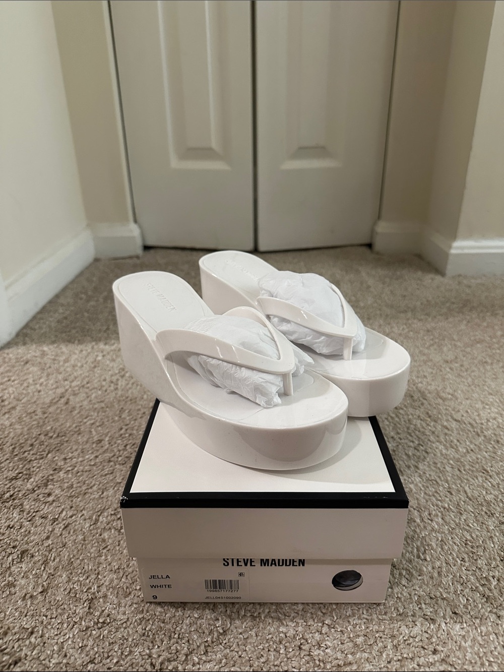 Steve Madden White Patent Platform Flip Flop Sandals